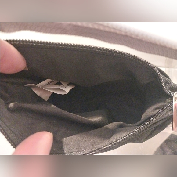 Harrods Case With Fabric Bag Inside - Picture 8 of 8